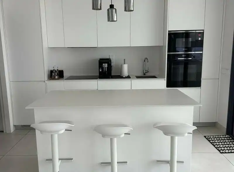 Cuina de Apartament de lloguer en Fuengirola amb Aire condicionat, Terrassa i Piscina