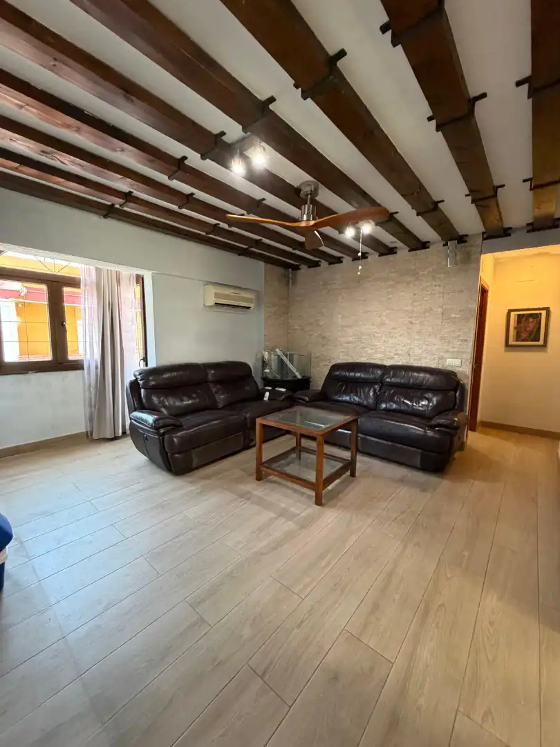 Living room of Flat for sale in Sevilla  with Air Conditioner and Balcony