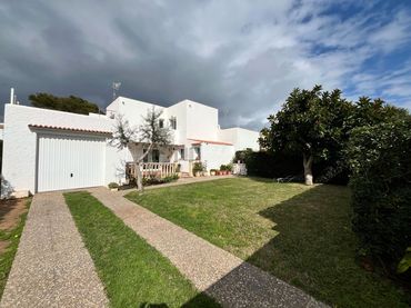 Haus mit Garten zum Verkauf in Cala Blanca