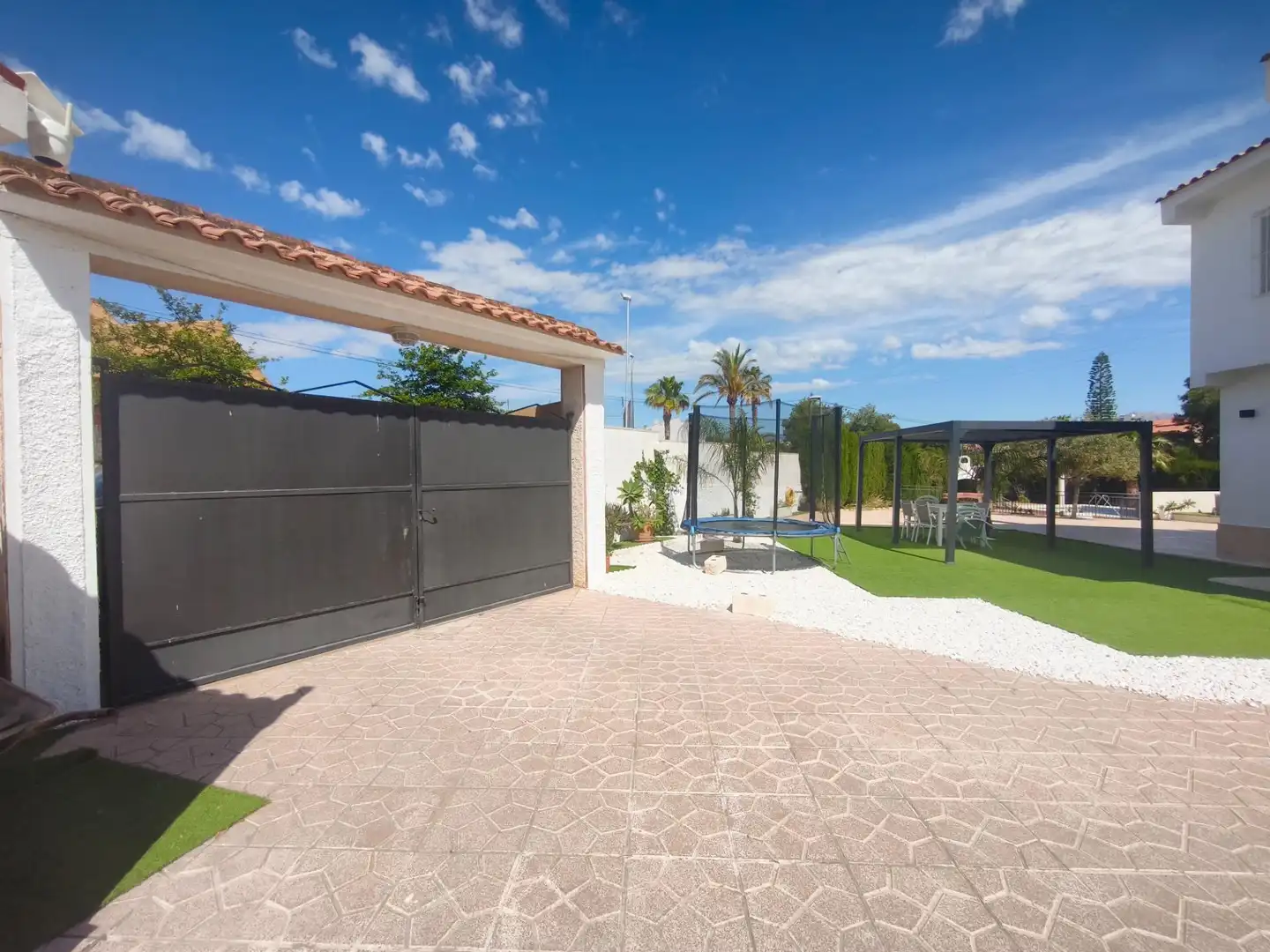 Jardín de Casa o chalet en venta en San Vicente del Raspeig / Sant Vicent del Raspeig con Piscina comunitaria