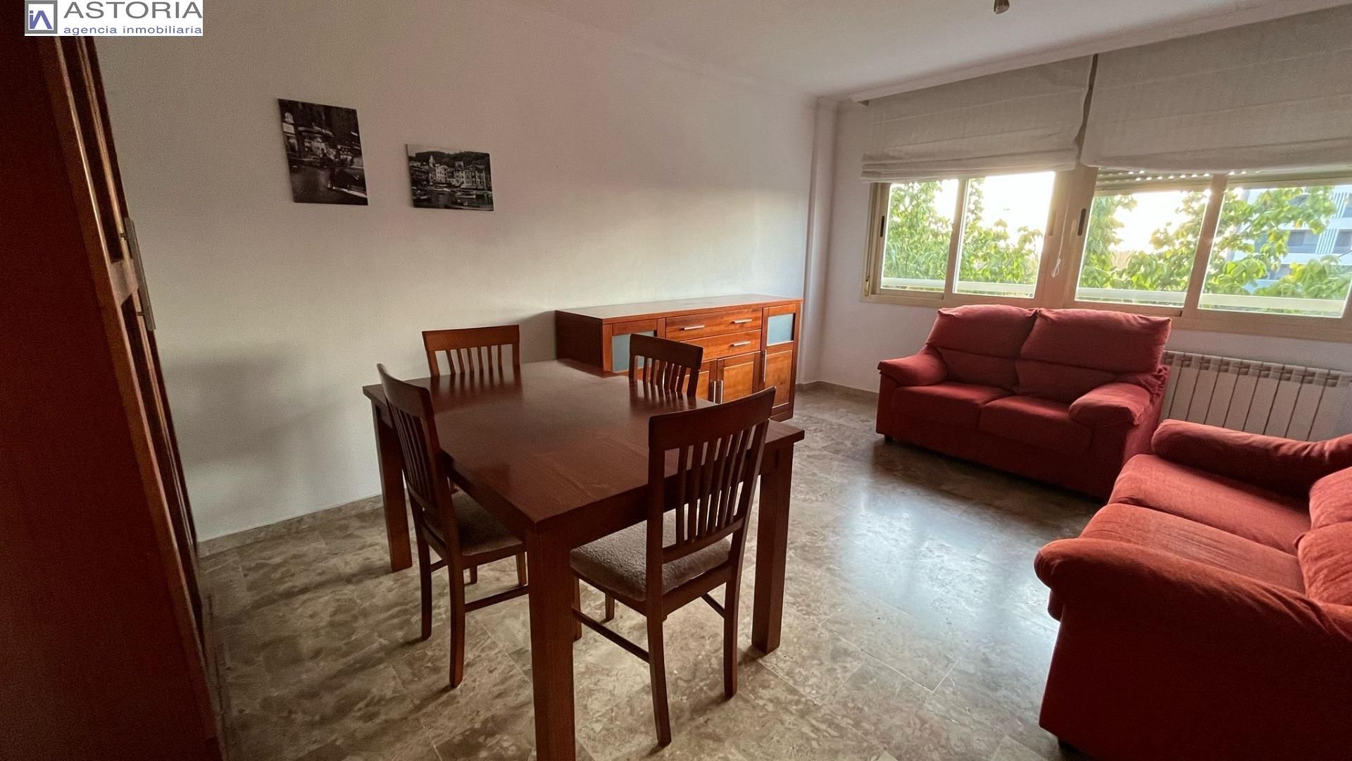 Menjador de Apartament de lloguer en  Granada Capital