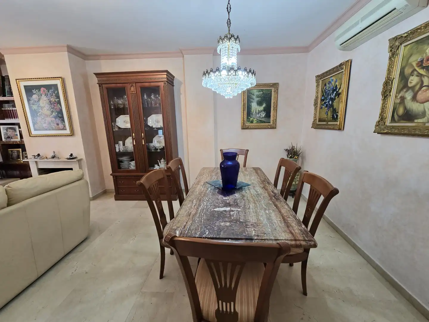 Comedor de Piso en venta en Marbella con Aire acondicionado, Terraza y Alarma