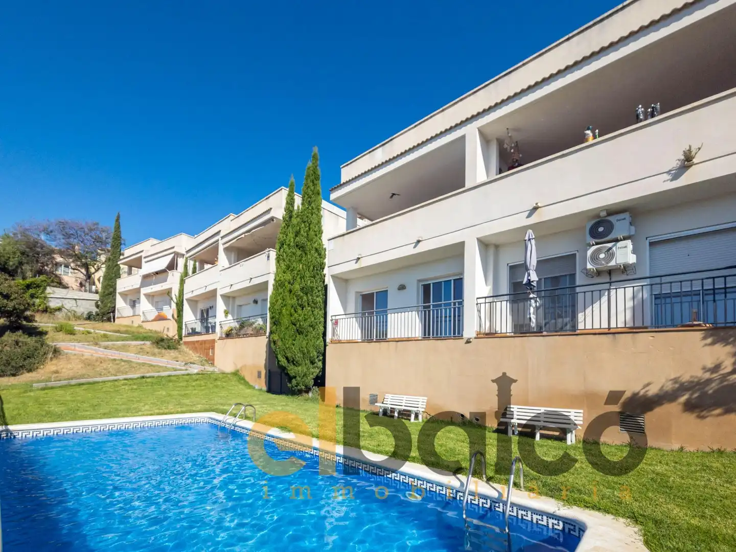 Vista exterior de Casa adosada en venda en Calafell amb Calefacció, Jardí privat i Parquet