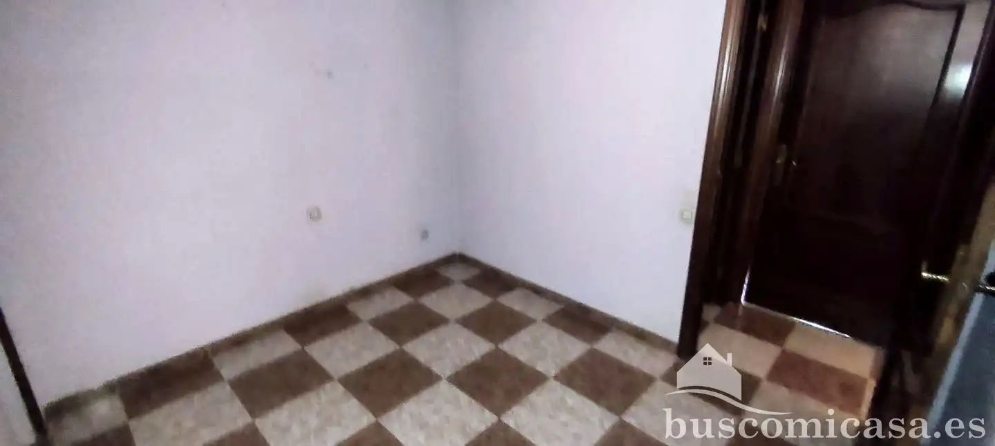 Erdgeschoss zum Verkauf in Linares