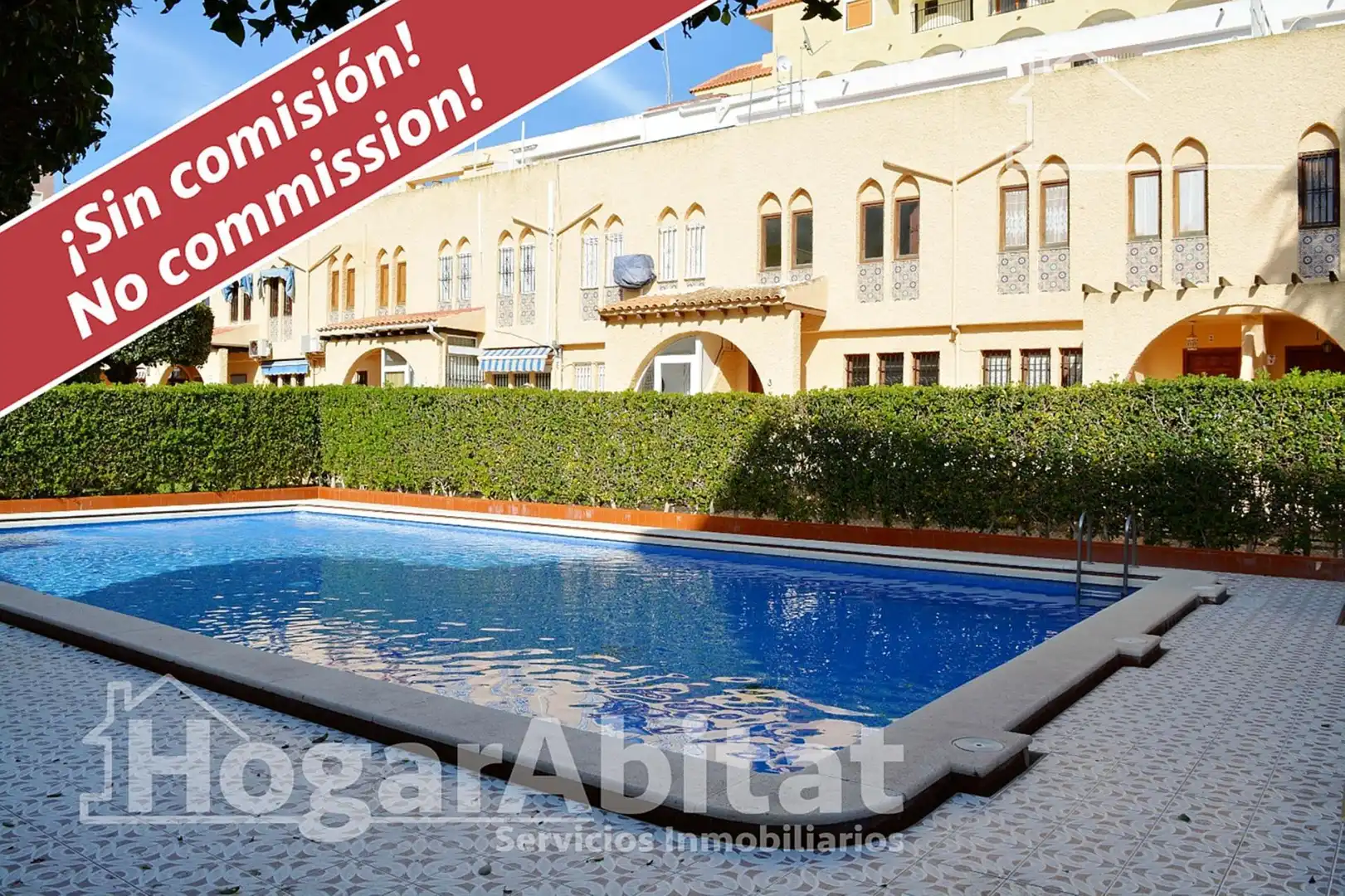 Garten von Einfamilien-Reihenhaus zum Verkauf in Torrevieja mit Klimaanlage, Heizung und Privatgarten