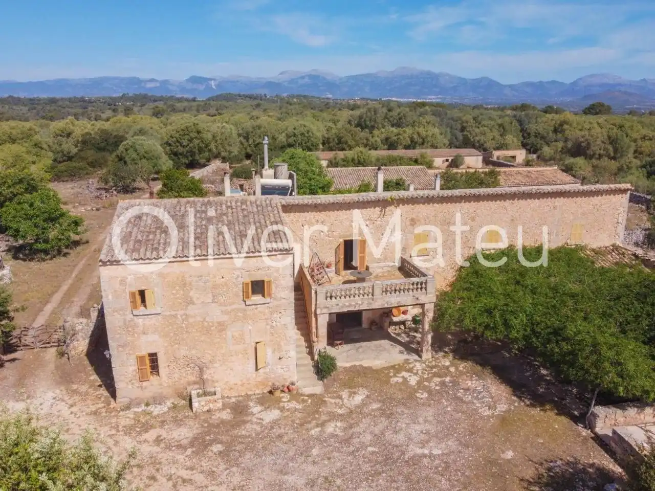 Vista exterior de Casa o xalet en venda en Lloret de Vistalegre amb Jardí privat i Terrassa