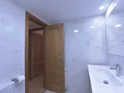 Bany de Pis en venda en  Madrid Capital amb Aire condicionat, Terrassa i Balcó