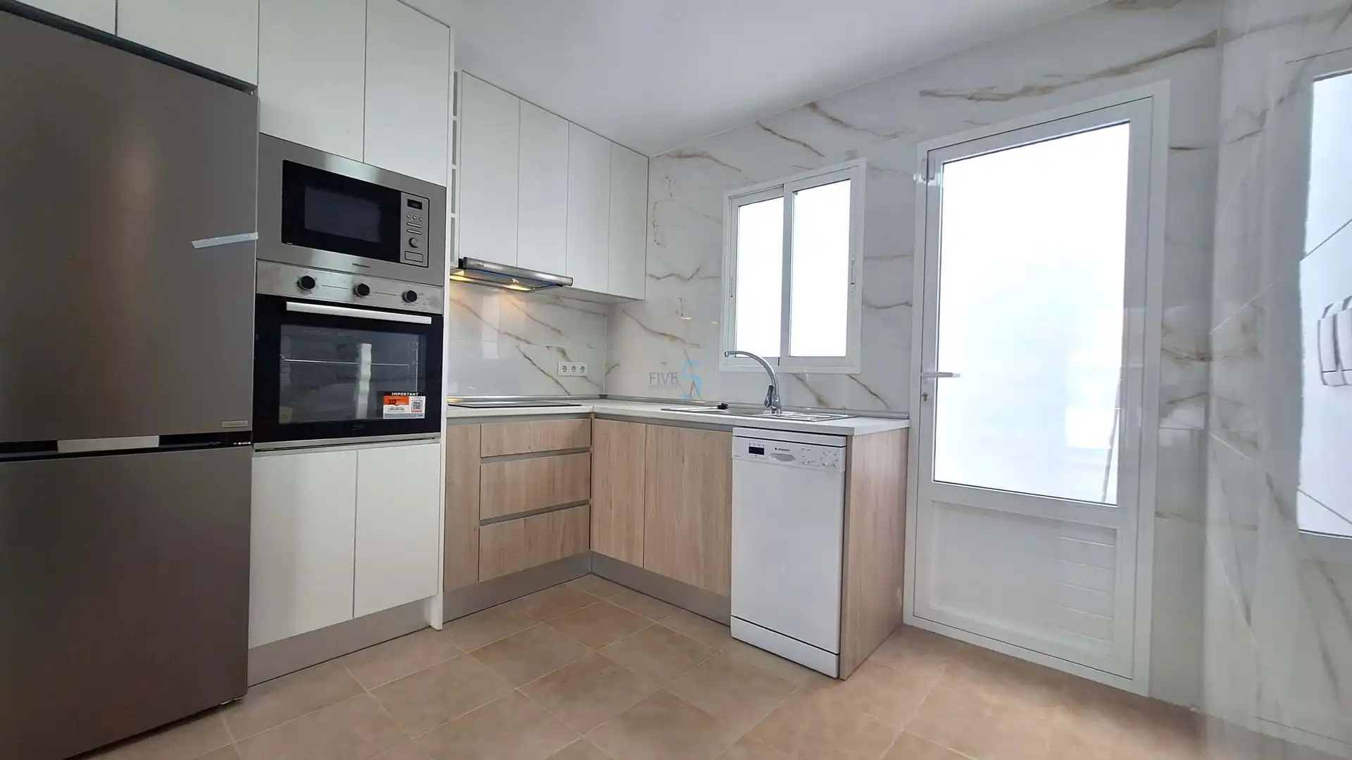 Bungalow with terrace for sale in Zona Carrefour - Urbanizaciones, imagen 7