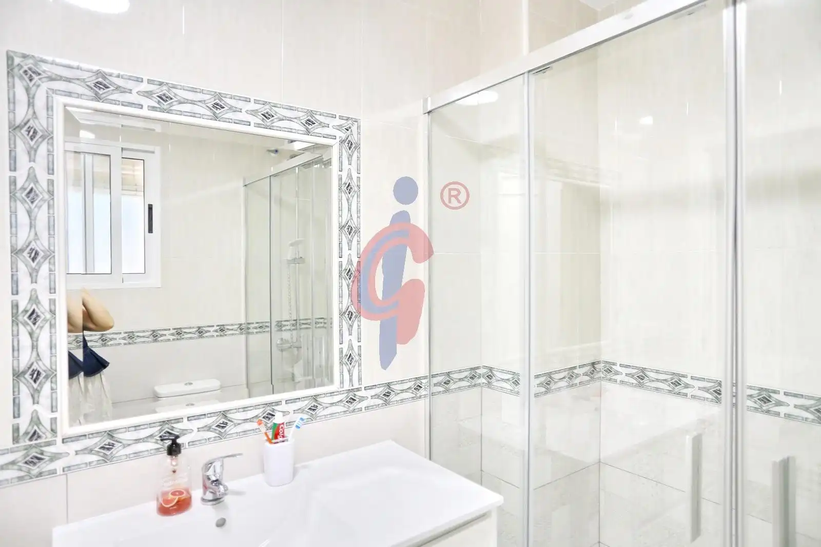 Baño de Piso de alquiler en Guardamar del Segura con Aire acondicionado, Terraza y Amueblado