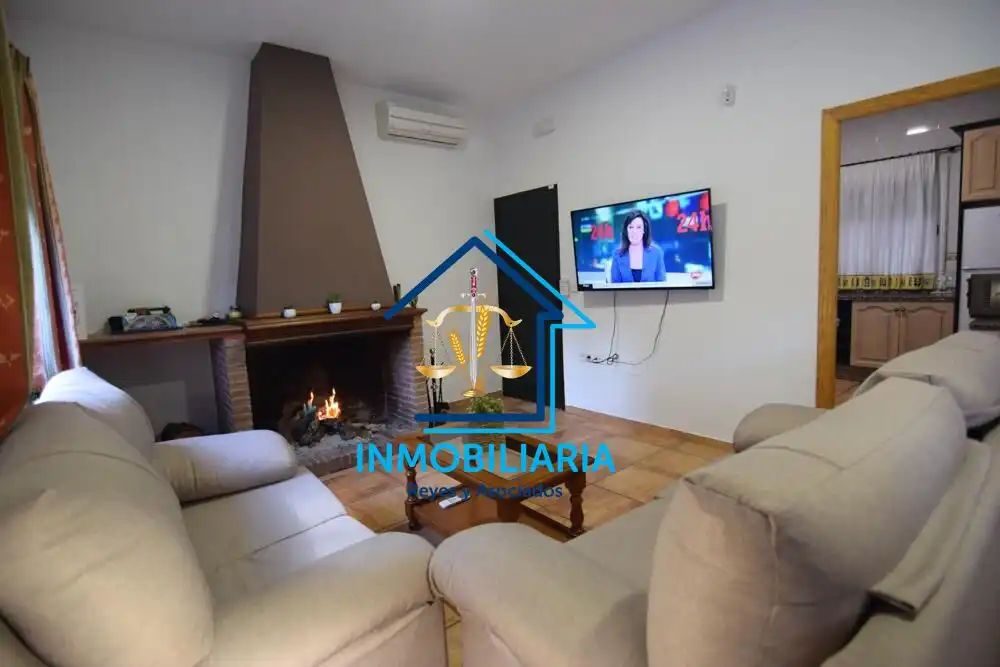 Sala d'estar de Casa o xalet en venda en Córdoba amb Aire condicionat, Terrassa i Piscina