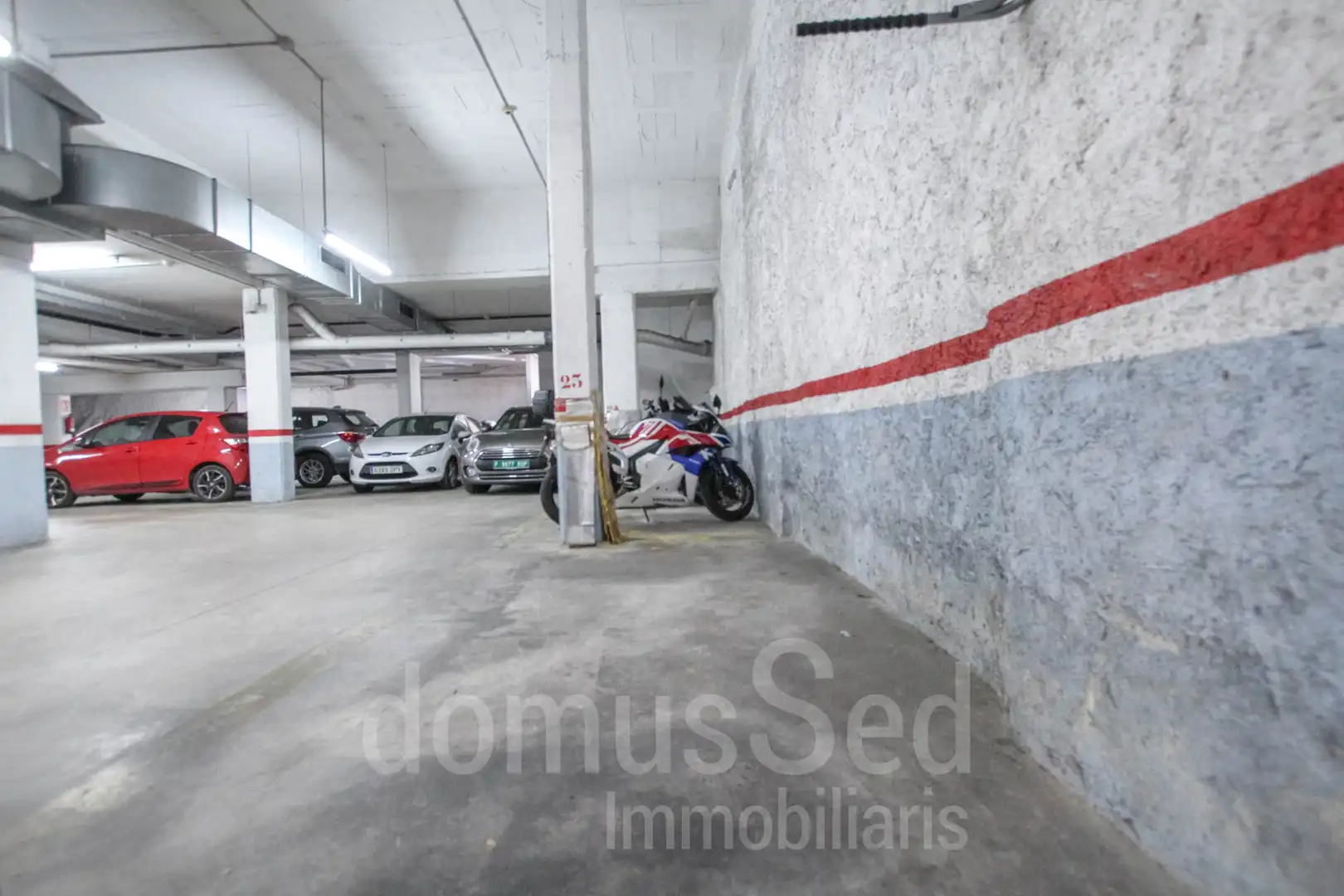 Individual amb ascensor en venda a Centre