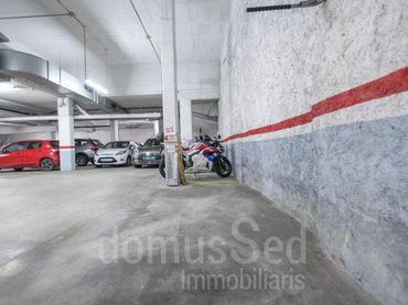 Individual with lift for sale in Centre