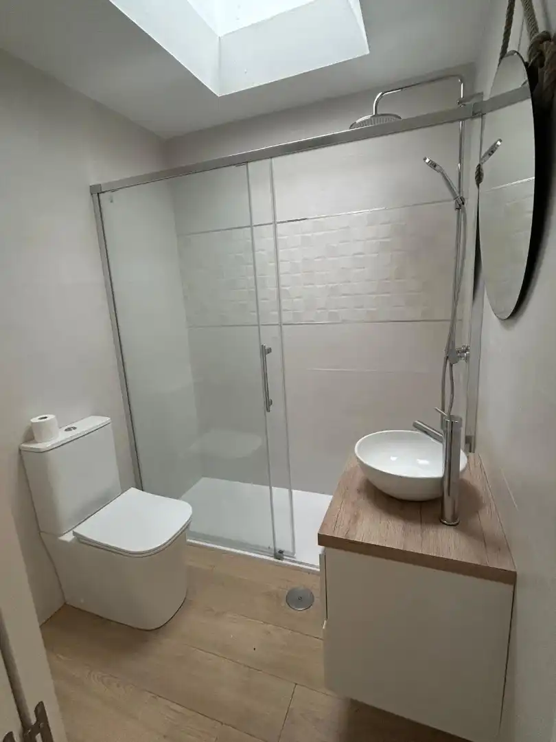 Baño de Piso de alquiler en Sanlúcar de Barrameda con Aire acondicionado, Calefacción y Amueblado