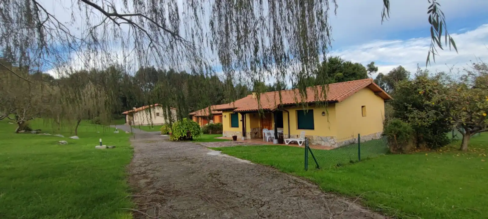 Außenansicht von Country house zum Verkauf in Llanes mit Heizung, Privatgarten und Terrasse