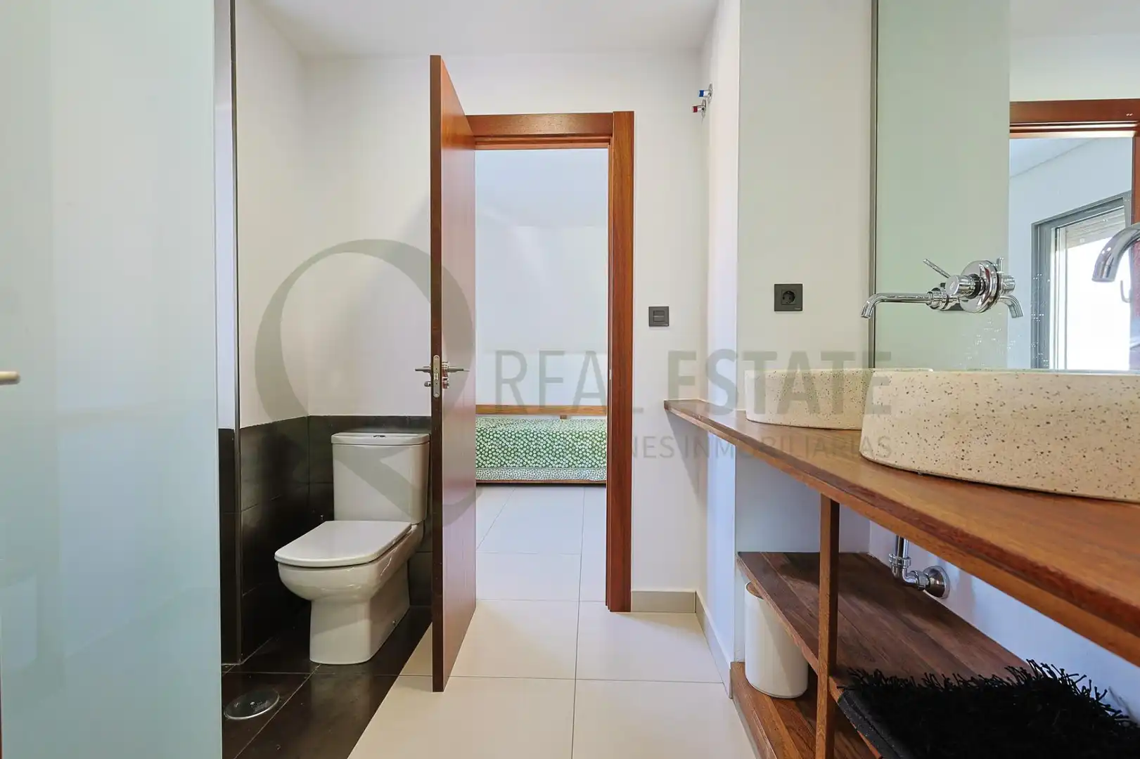 Bany de Casa o xalet en venda en Alicante / Alacant amb Aire condicionat, Calefacció i Jardí privat