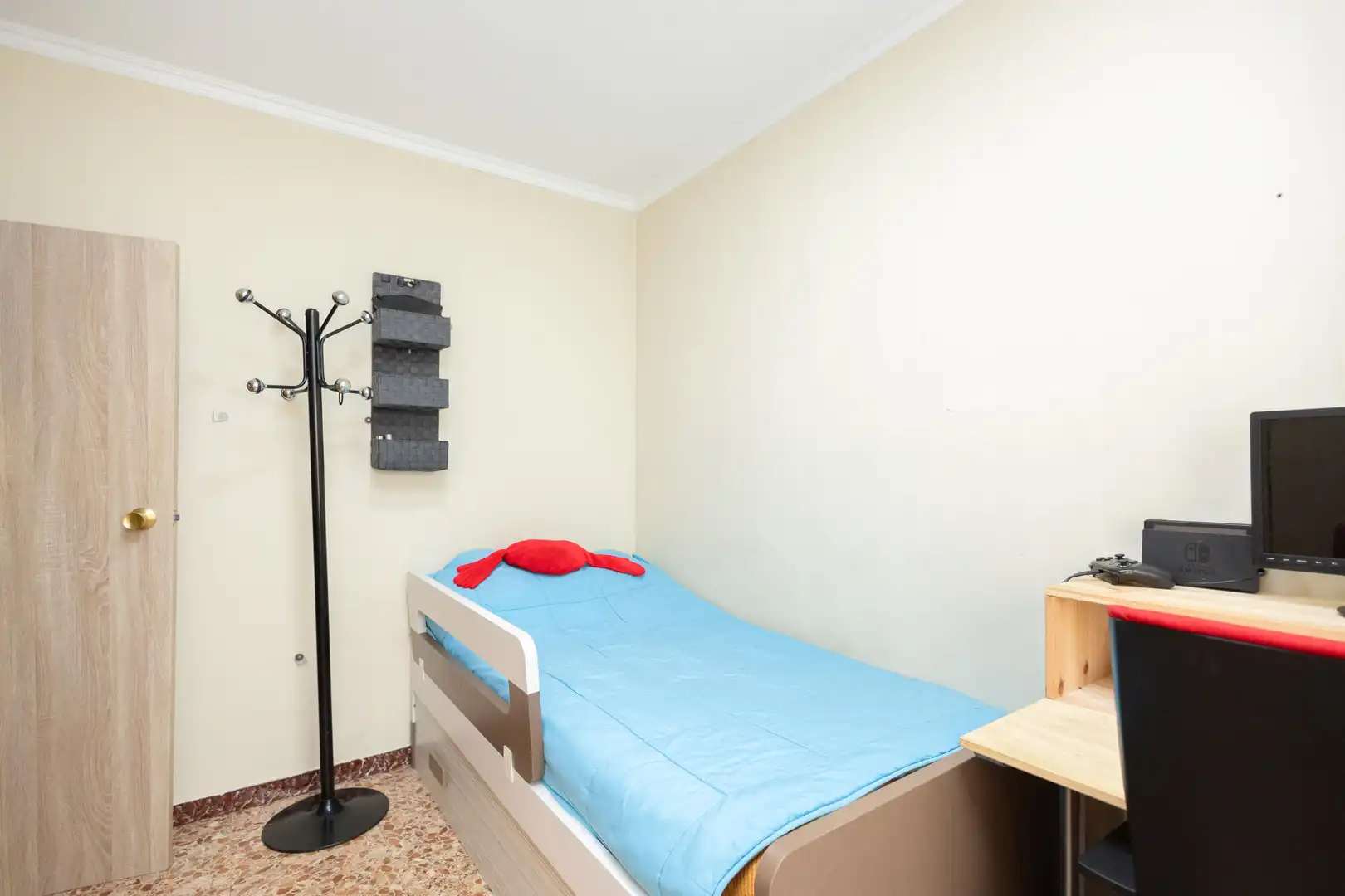 Schlafzimmer von Wohnung zum Verkauf in Sant Boi de Llobregat mit Klimaanlage, Ofen und Balkon