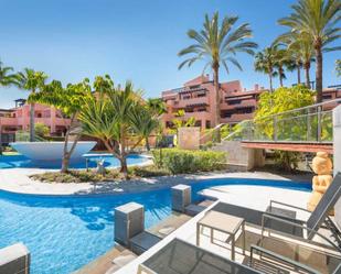 Vista exterior de Apartament de lloguer en Estepona amb Aire condicionat, Terrassa i Traster