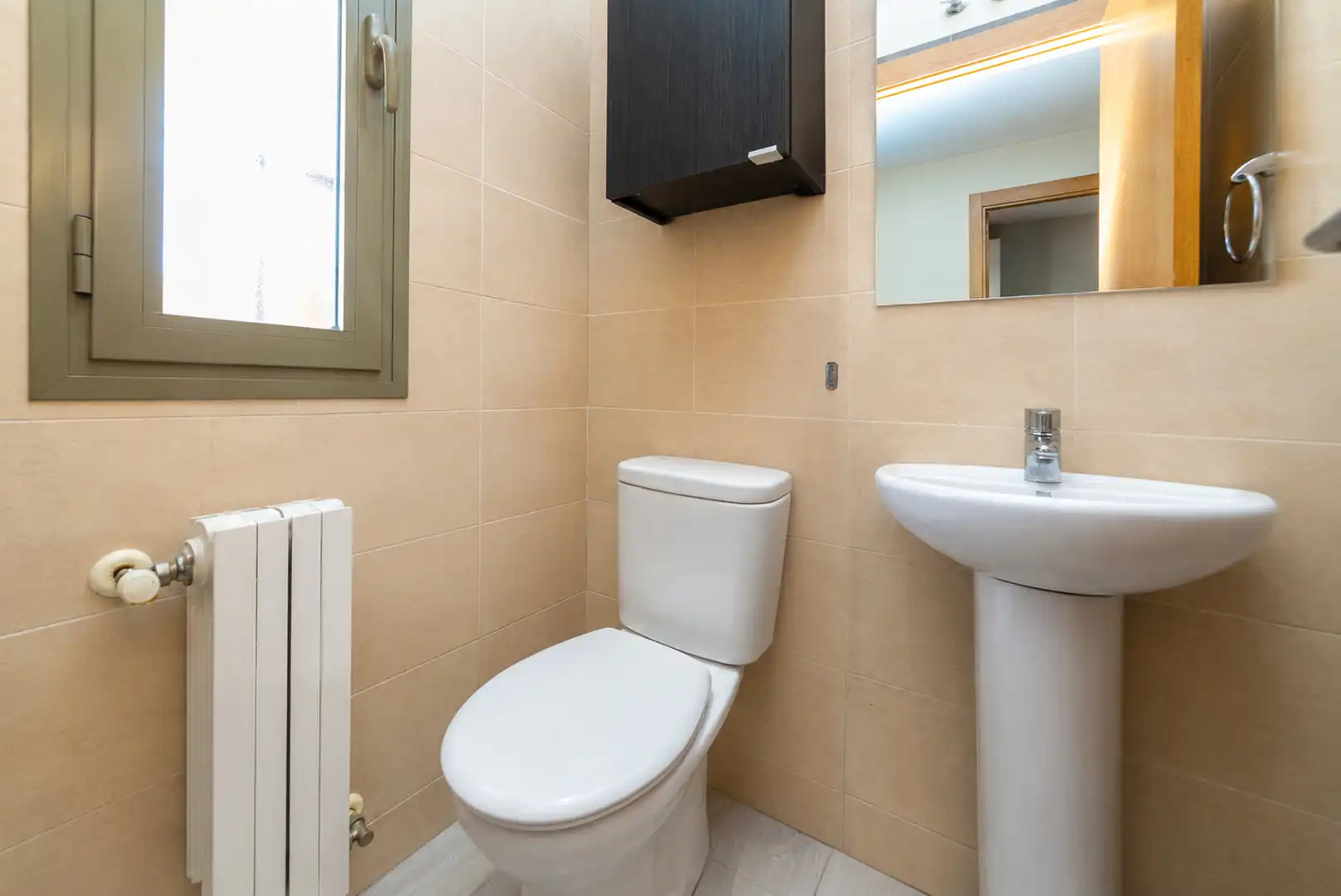 Bany de Casa o xalet en venda en Arroyomolinos (Madrid) amb Aire condicionat, Calefacció i Jardí privat