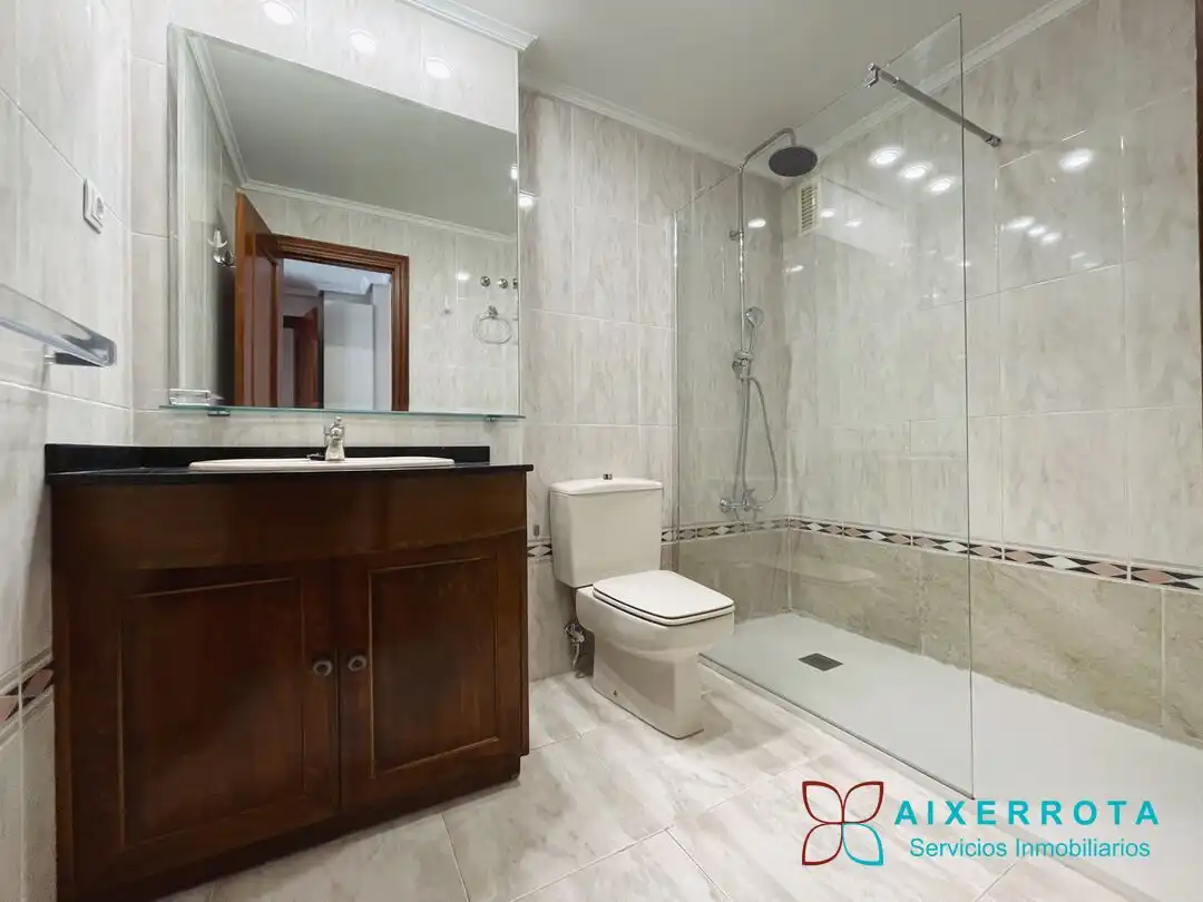 Flat with lift for sale in Landabarri Bidea, imagen 32