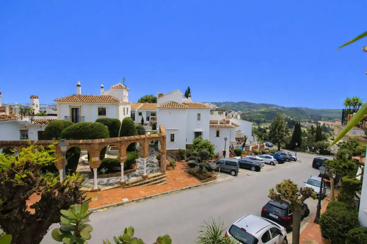 Vista exterior de Casa adosada en venta en Mijas con Calefacción, Terraza y Piscina