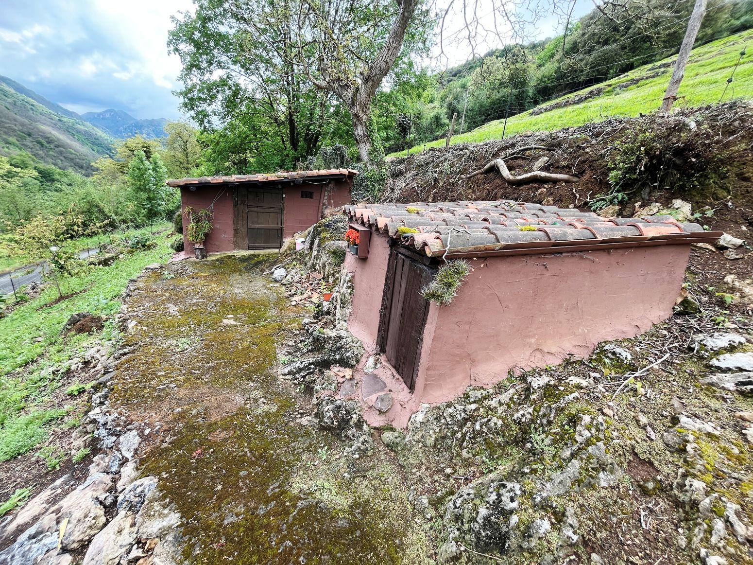 Vista exterior de Casa o xalet en venda en Grado amb Calefacció, Terrassa i Traster