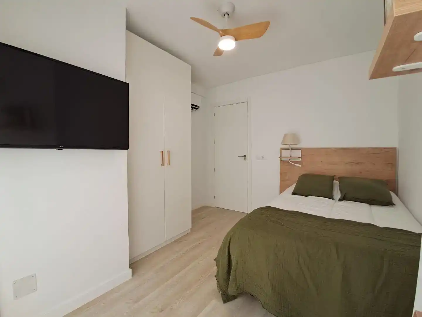 Habitación de Piso de alquiler en Sevilla con Aire acondicionado, Parquet y Amueblado
