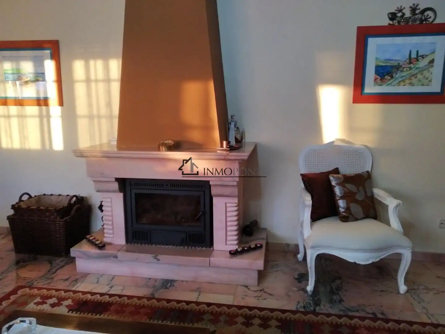 Sala d'estar de Casa o xalet en venda en Pontevedra Capital  amb Jardí privat