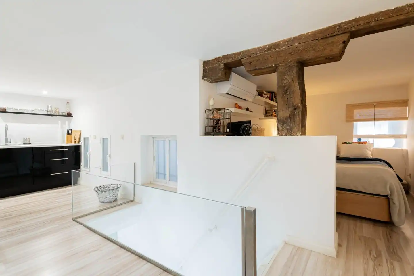 Ground floor for rent in Madrid  with Air Conditioner, Furnished and Internet