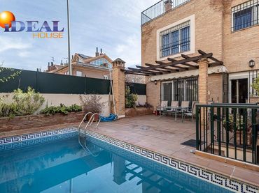 Casa bifamiliare con balcone in vendita a Calle DOCTOR LOPEZ FONT