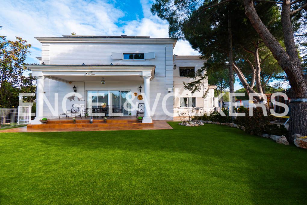 Vista exterior de Casa o xalet en venda en Galapagar amb Aire condicionat, Calefacció i Jardí privat