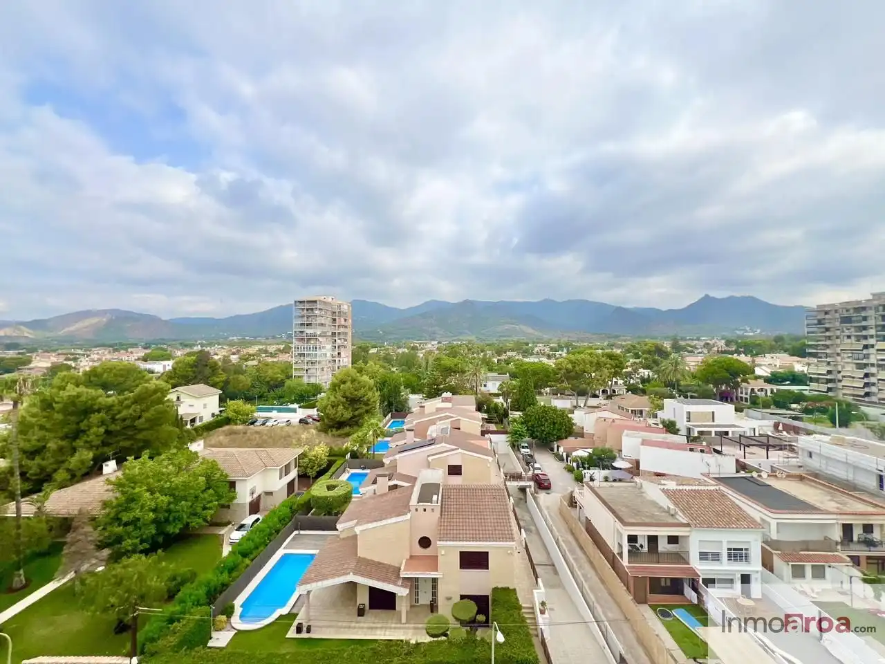 Vista exterior de Pis en venda en Benicasim / Benicàssim amb Aire condicionat, Calefacció i Jardí privat