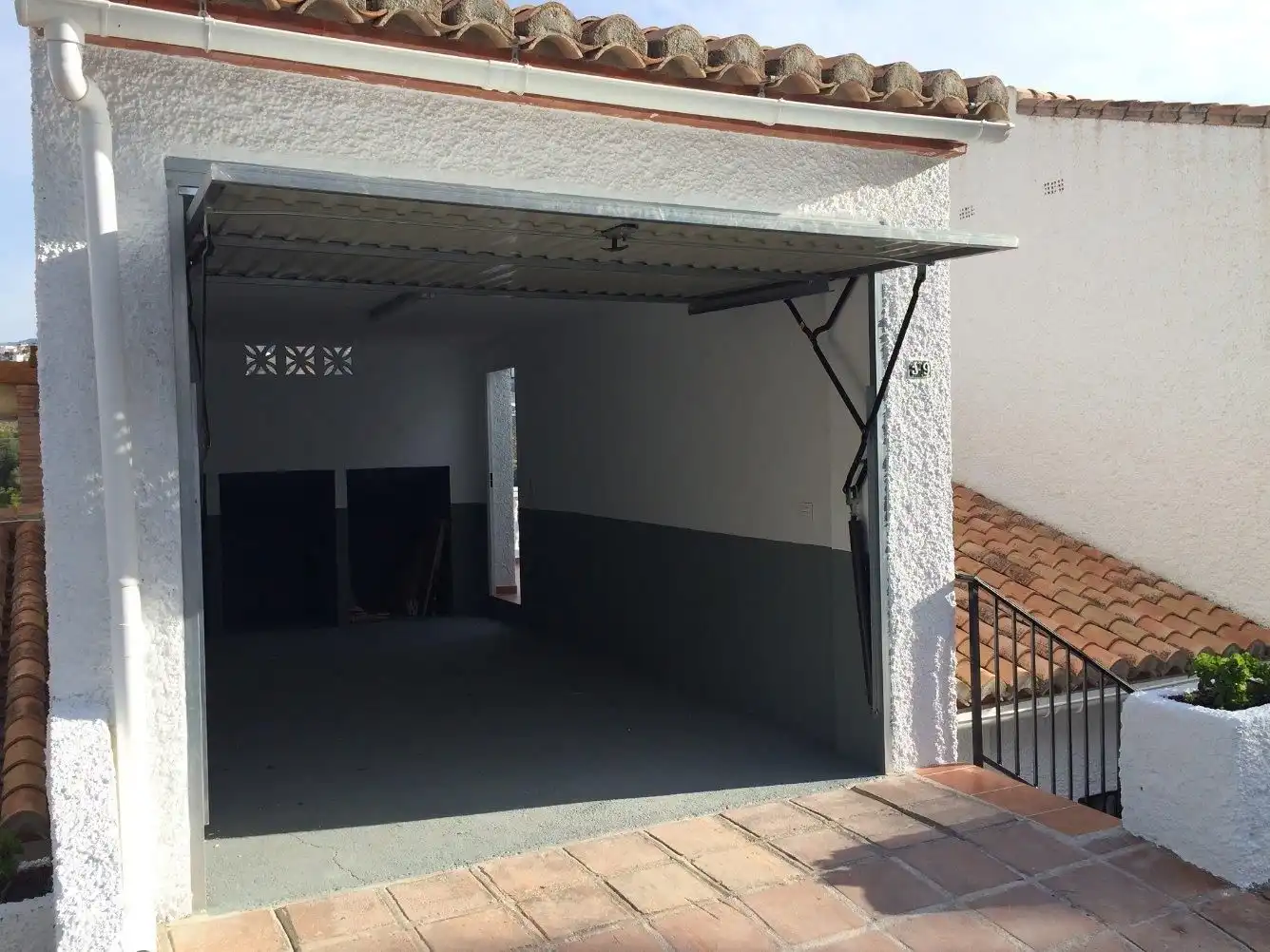 Parking de Casa adosada de alquiler en Almuñécar con Aire acondicionado, Calefacción y Terraza