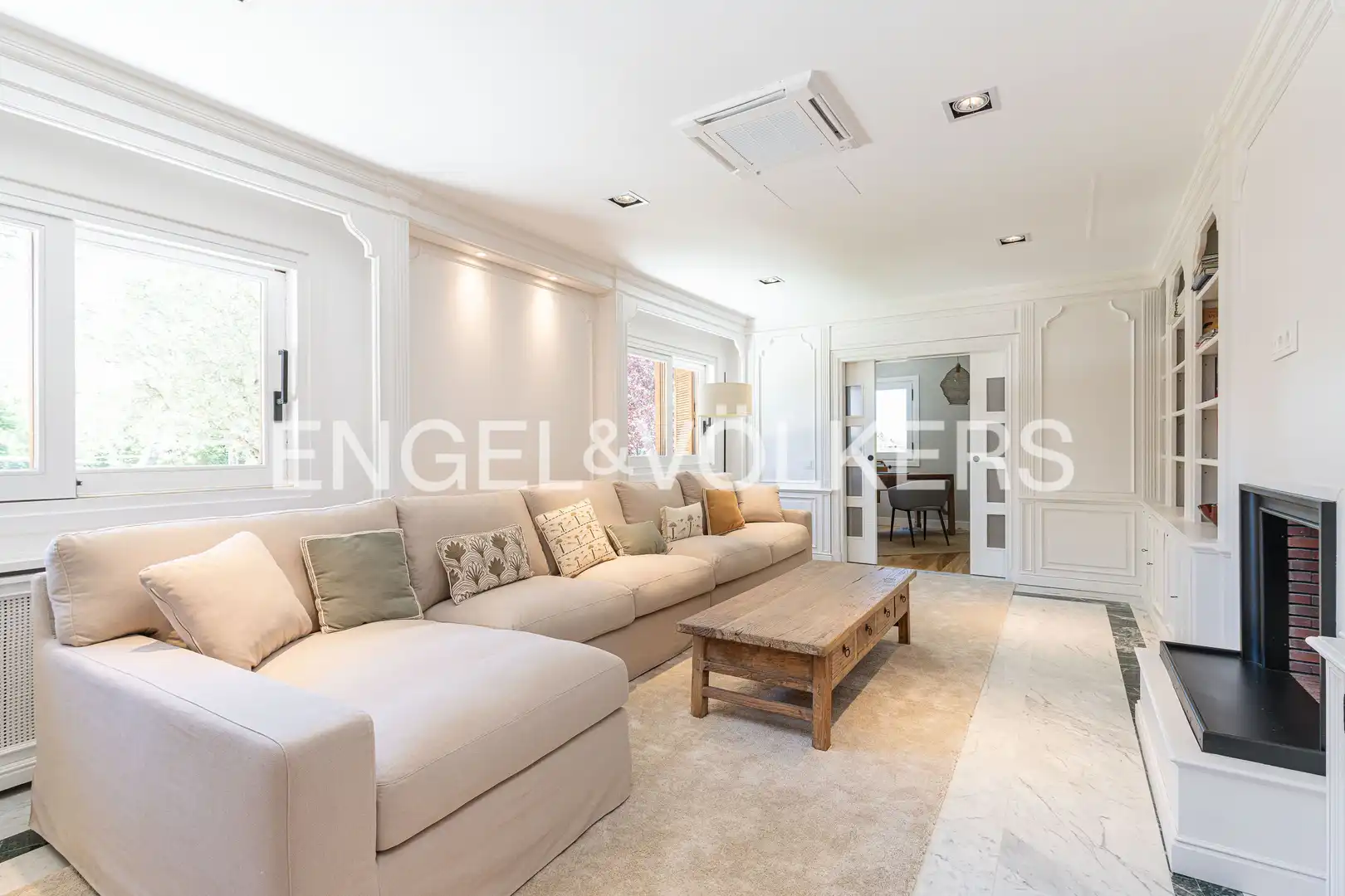 Sala de estar de Casa o chalet en venta en Boadilla del Monte con Aire acondicionado, Calefacción y Jardín privado