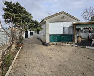 Vista exterior de Casa o xalet en venda en Loranca de Tajuña amb Calefacció, Jardí privat i Piscina