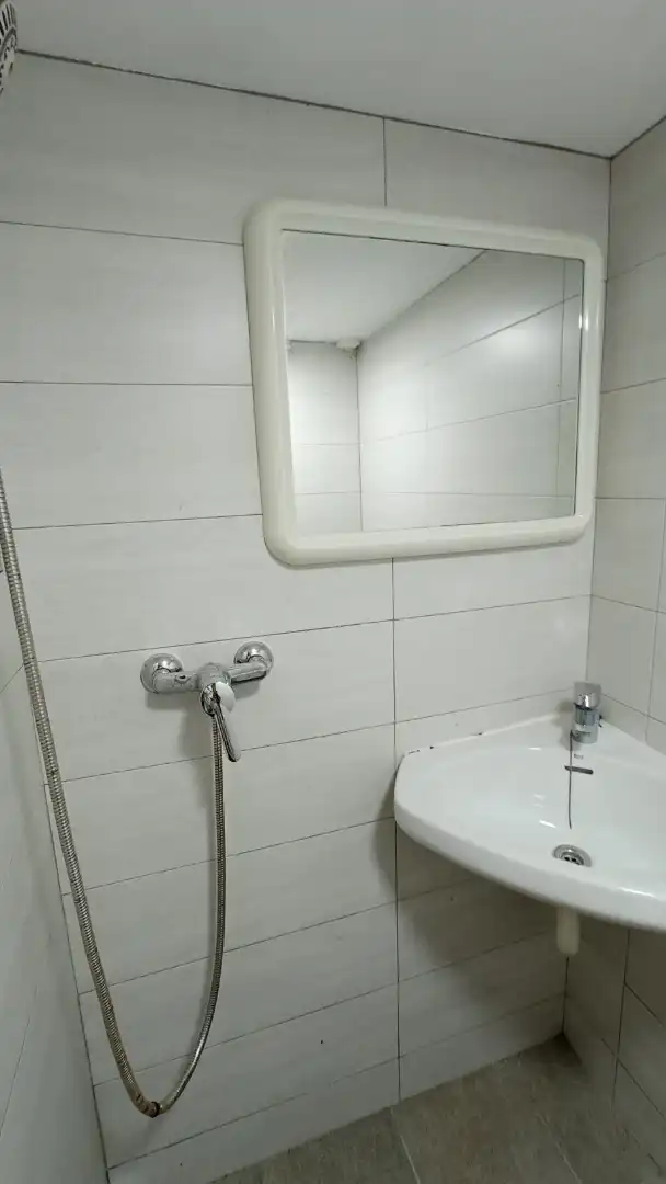 Commercial properties for rent in Plaça de l'Alzina, Pubilla Cases