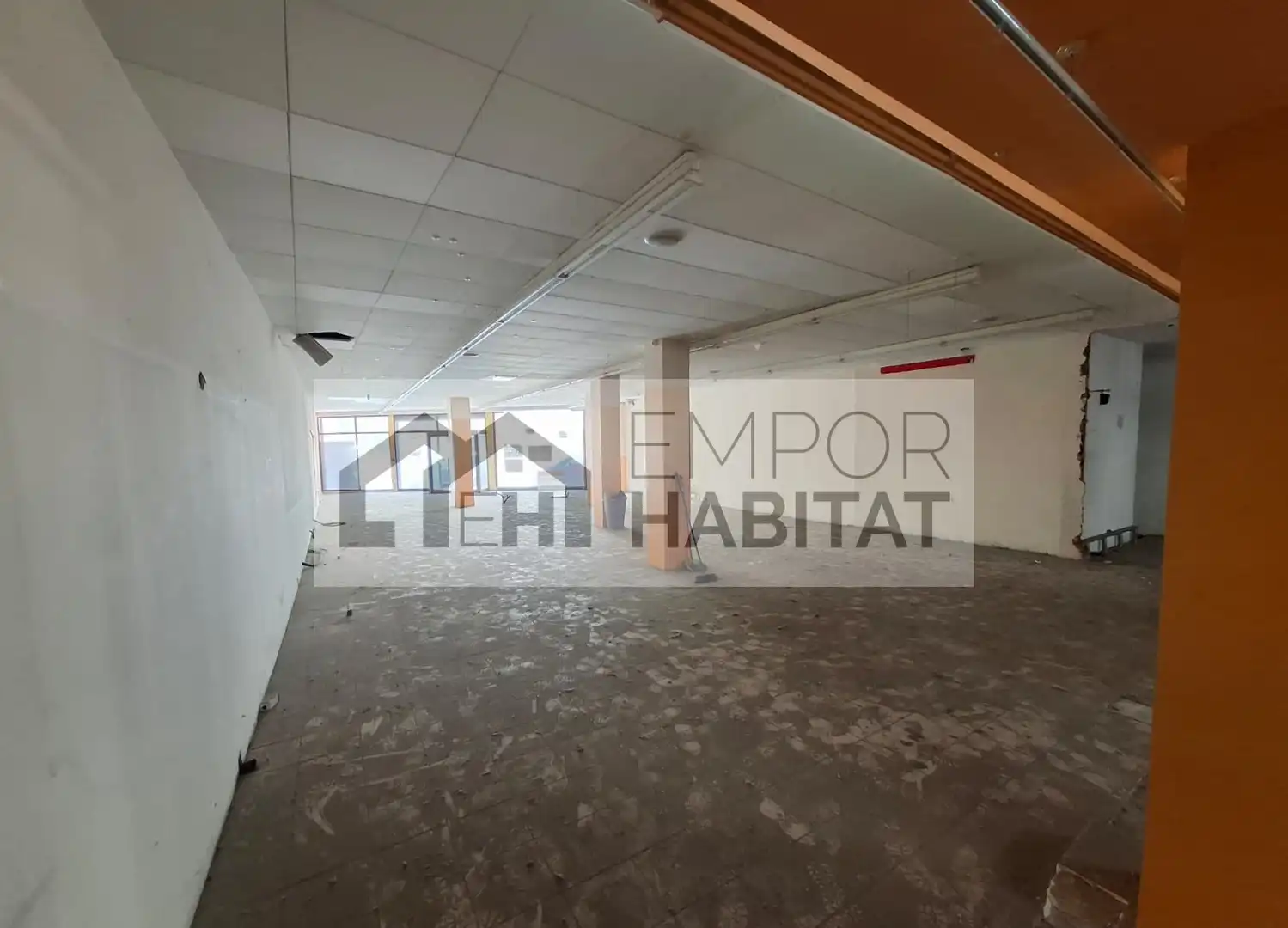 Local comercial en venta en Carrer Cabrafiga, imagen 2