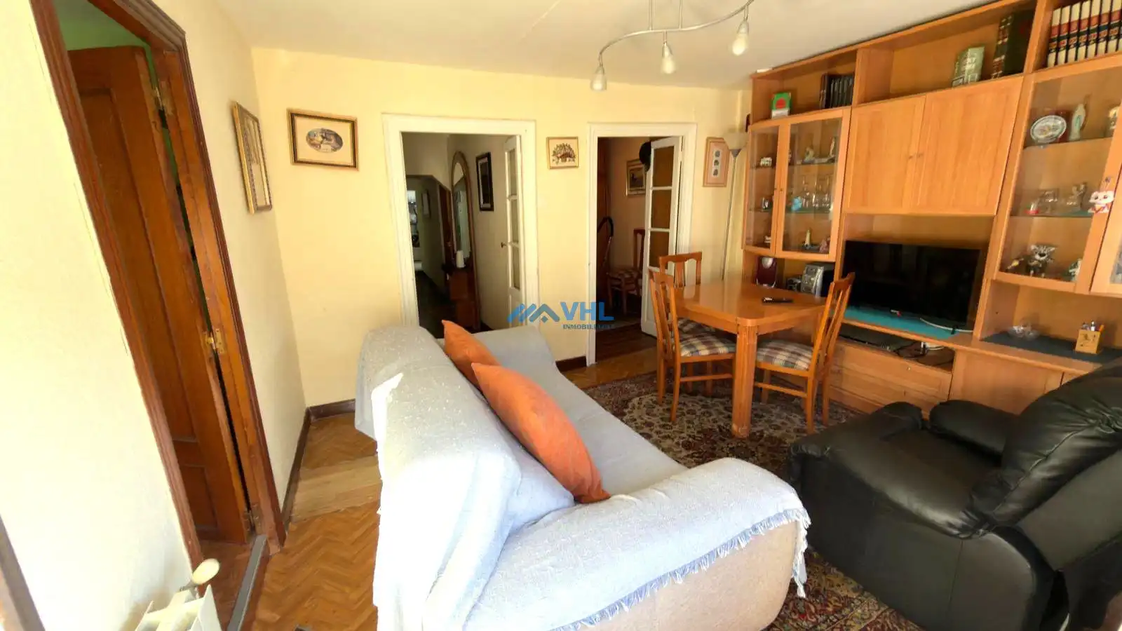 Sala de estar de Piso en venta en Castro-Urdiales con Calefacción, Trastero y Amueblado