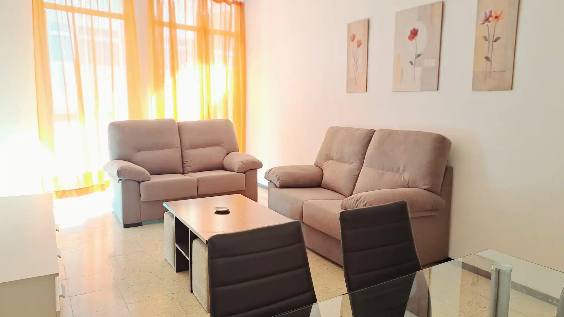 Living room of Flat for rent in Las Palmas de Gran Canaria  with Furnished, Washing machine and Microwave