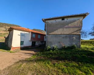 Vista exterior de Casa o xalet en venda en Llanera amb Calefacció, Jardí privat i Terrassa