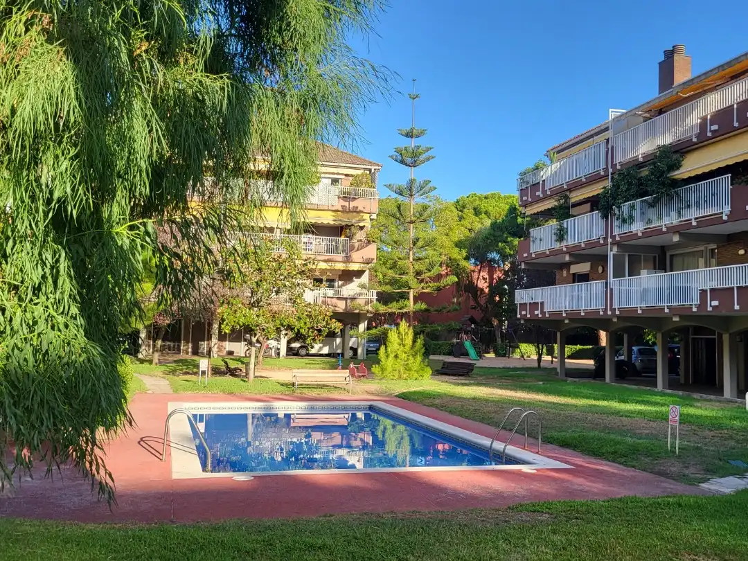 Piscina de Pis de lloguer en Gavà amb Aire condicionat, Calefacció i Terrassa
