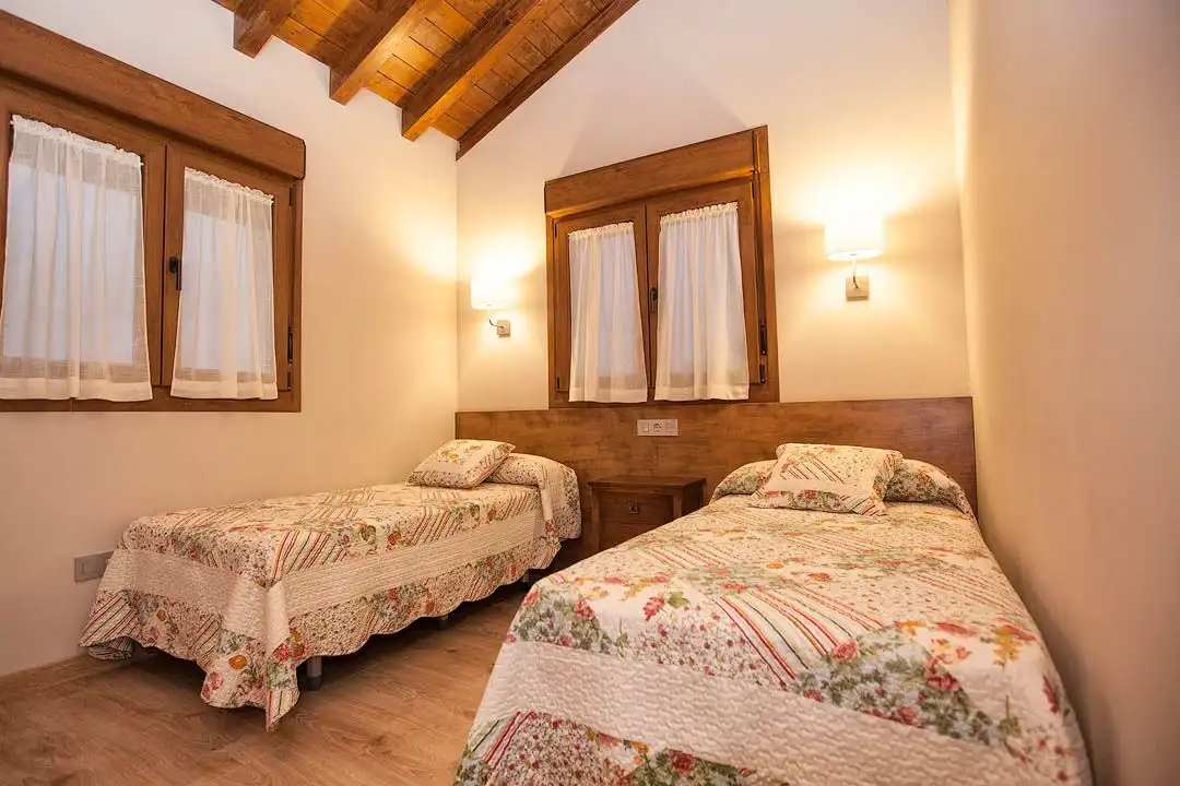 Habitación de Casa o chalet en venta en Parres con Jardín privado, Trastero y Piscina