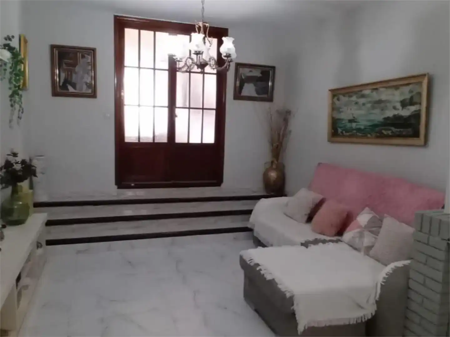 Sala d'estar de Casa adosada en venda en Bujalance amb Aire condicionat, Piscina i Balcó