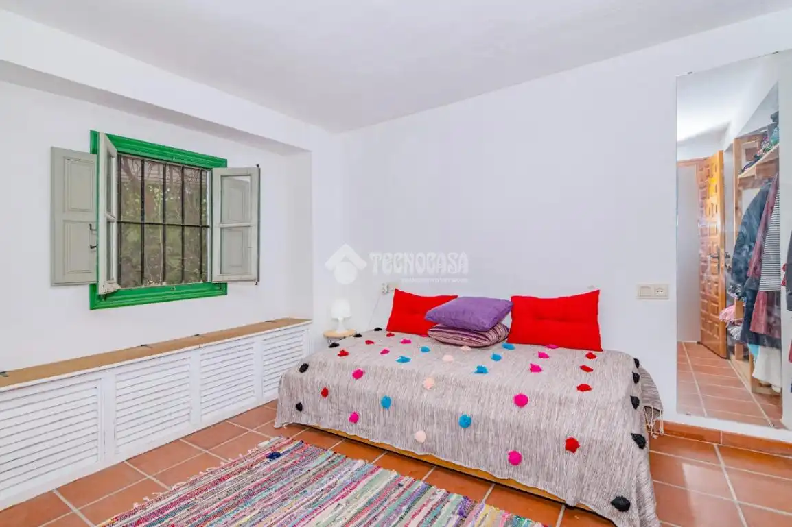 Dormitori de Finca rústica en venda en Loja amb Aire condicionat, Jardí privat i Terrassa