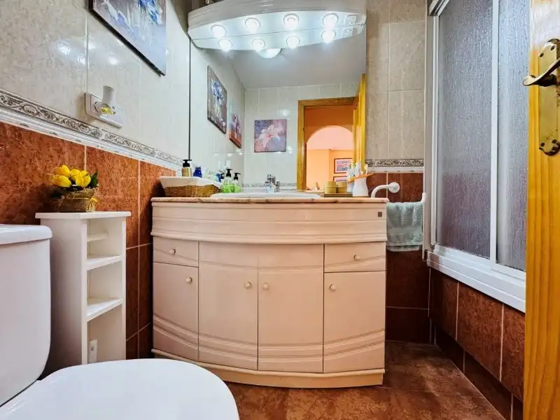 Bathroom of Flat for sale in Torrevieja  with Terrace, Furnished and Community pool