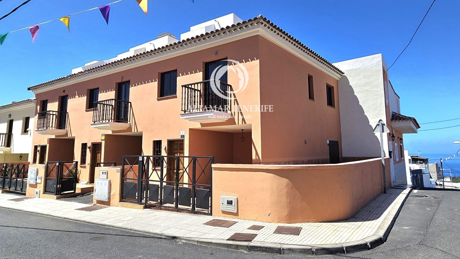 Vista exterior de Casa adosada en venta en Adeje con Terraza y Amueblado
