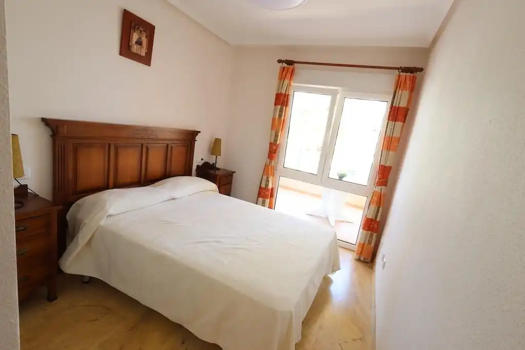 Habitación de Planta baja de alquiler en Orihuela con Aire acondicionado, Jardín privado y Terraza