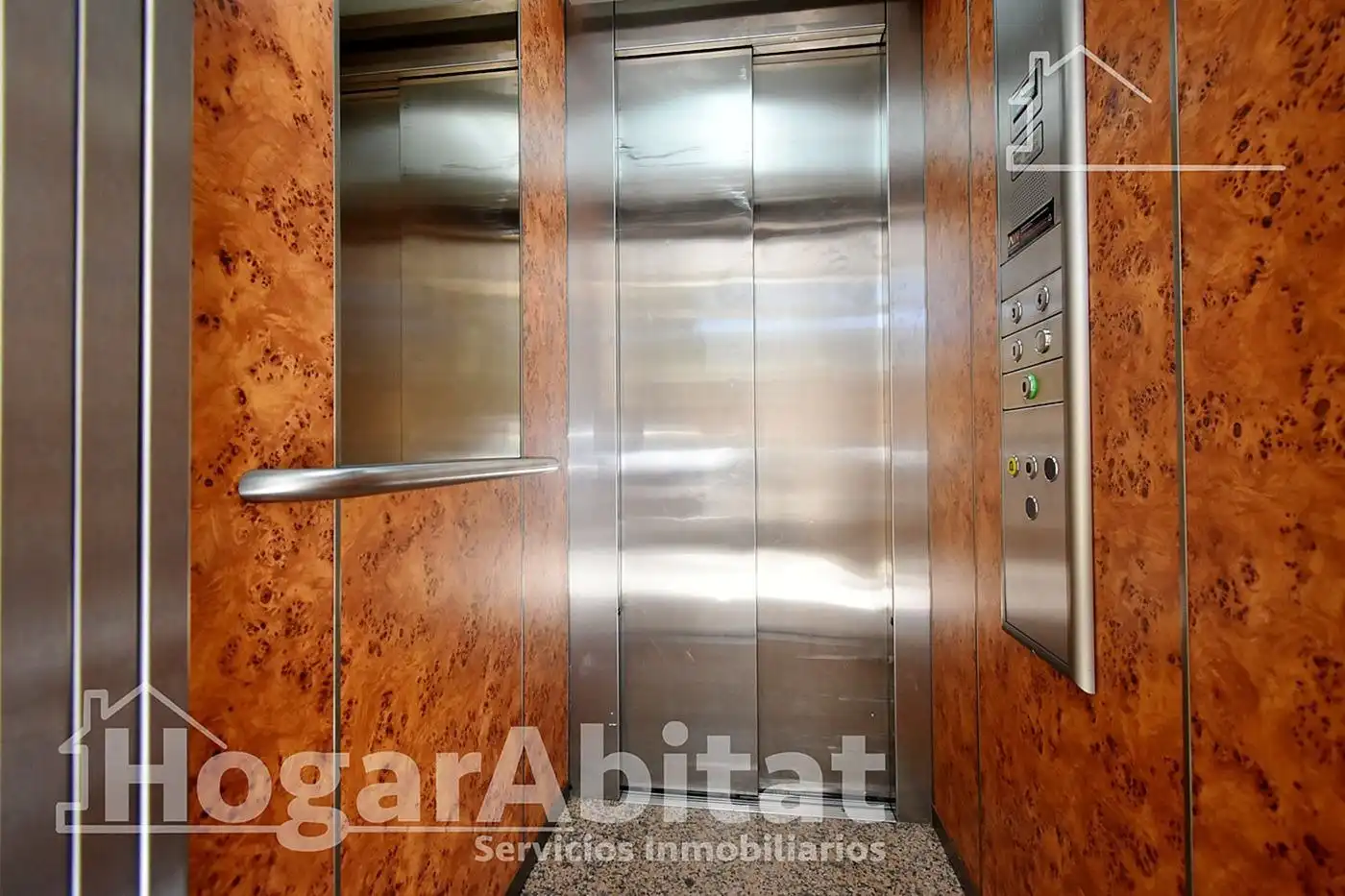 Wohnung zum Verkauf in Oliva mit Klimaanlage, Heizung und Terrasse