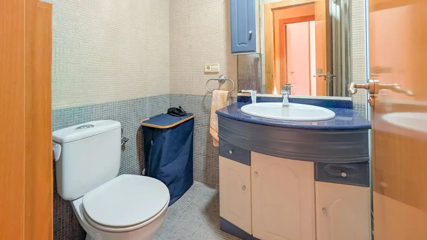 Baño de Casa adosada en venta en Santa Pola con Aire acondicionado, Terraza y Amueblado