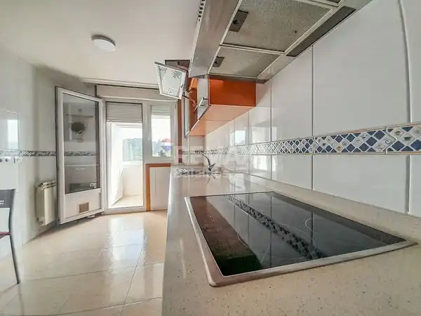 Cuina de Pis en venda en O Porriño   amb Calefacció, Parquet i Terrassa