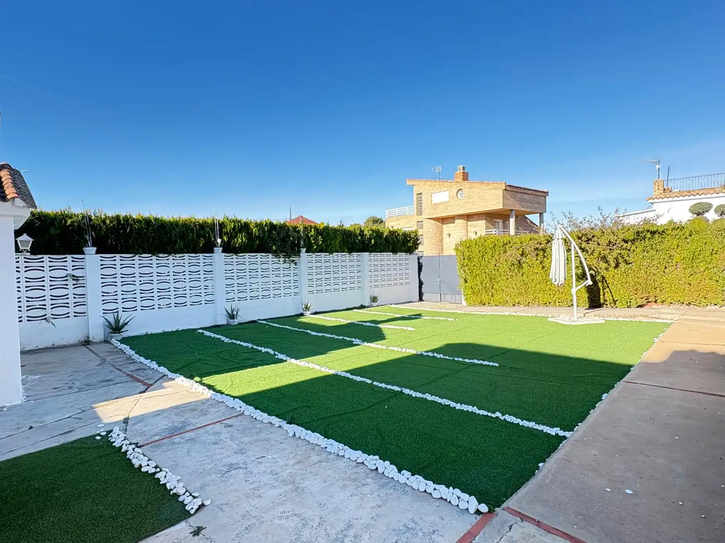 Garden of Houses for sale in L'Eliana  with Air Conditioner, Terrace and Storage room